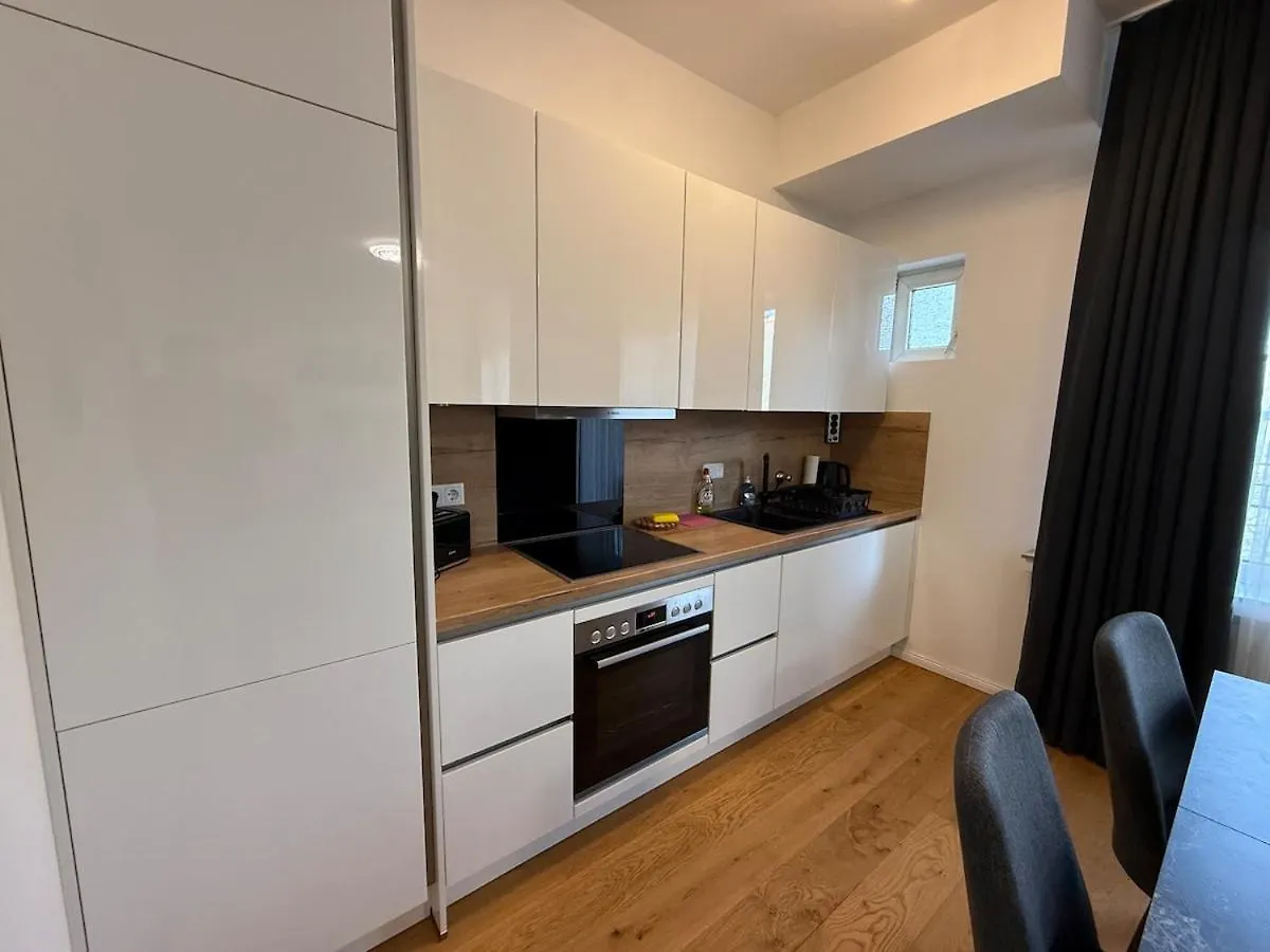 2 Zimmer Wohnung Auf Den Koelner Ringen! 0*, Colonia Germania