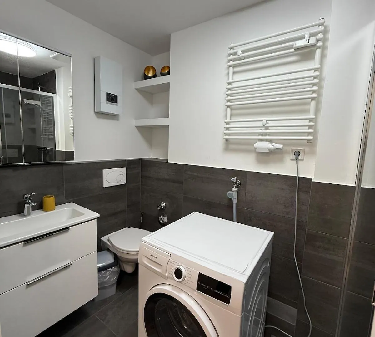 2 Zimmer Wohnung auf den Kölner Ringen! 0*, Cologne